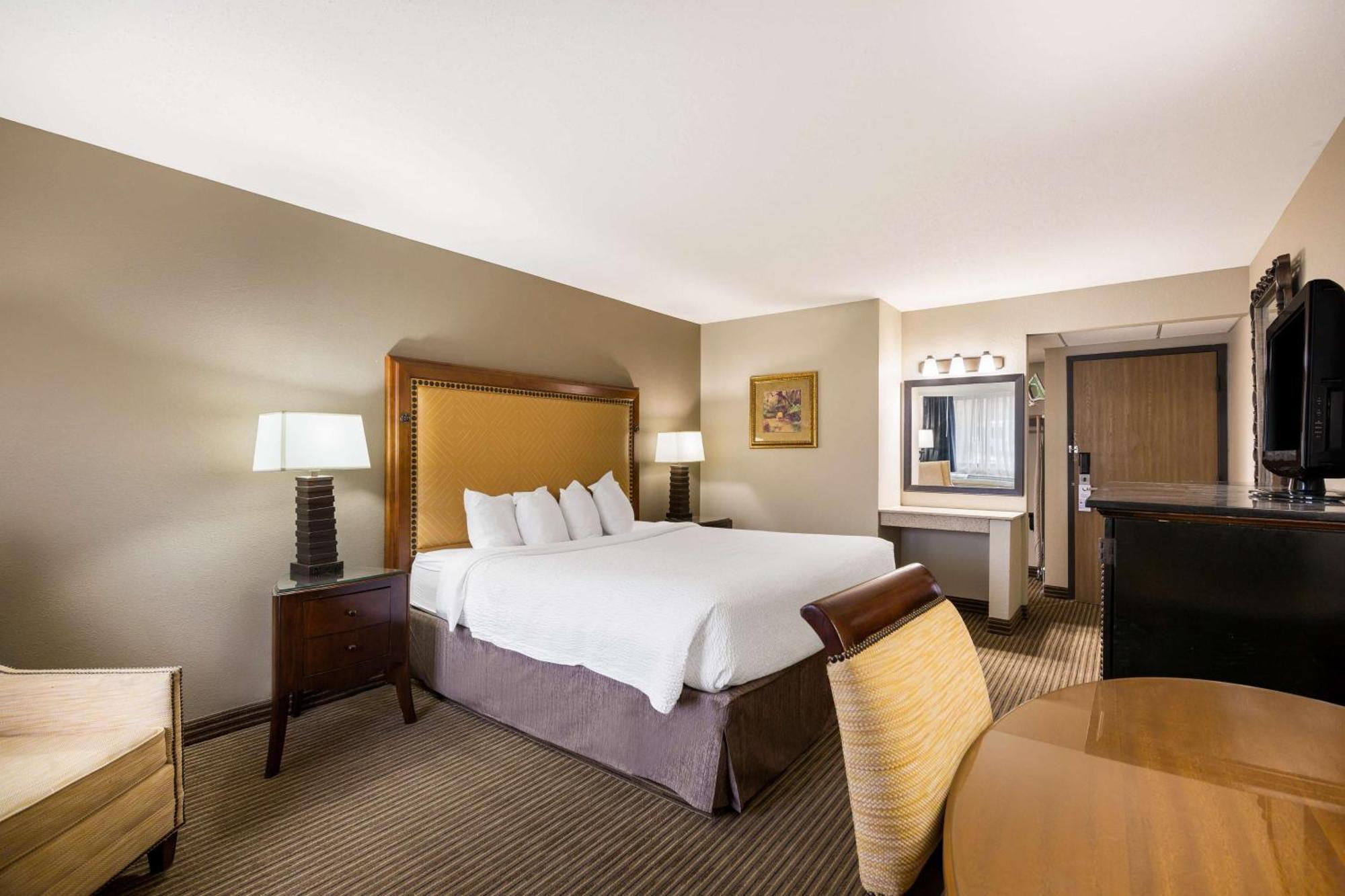 Revel Hotel Minot - Surestay Collection By Best Western Dış mekan fotoğraf