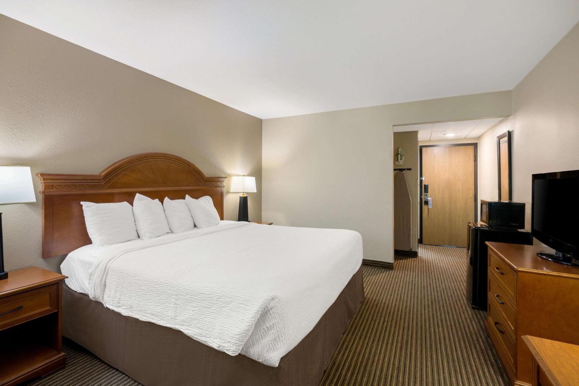Revel Hotel Minot - Surestay Collection By Best Western Dış mekan fotoğraf