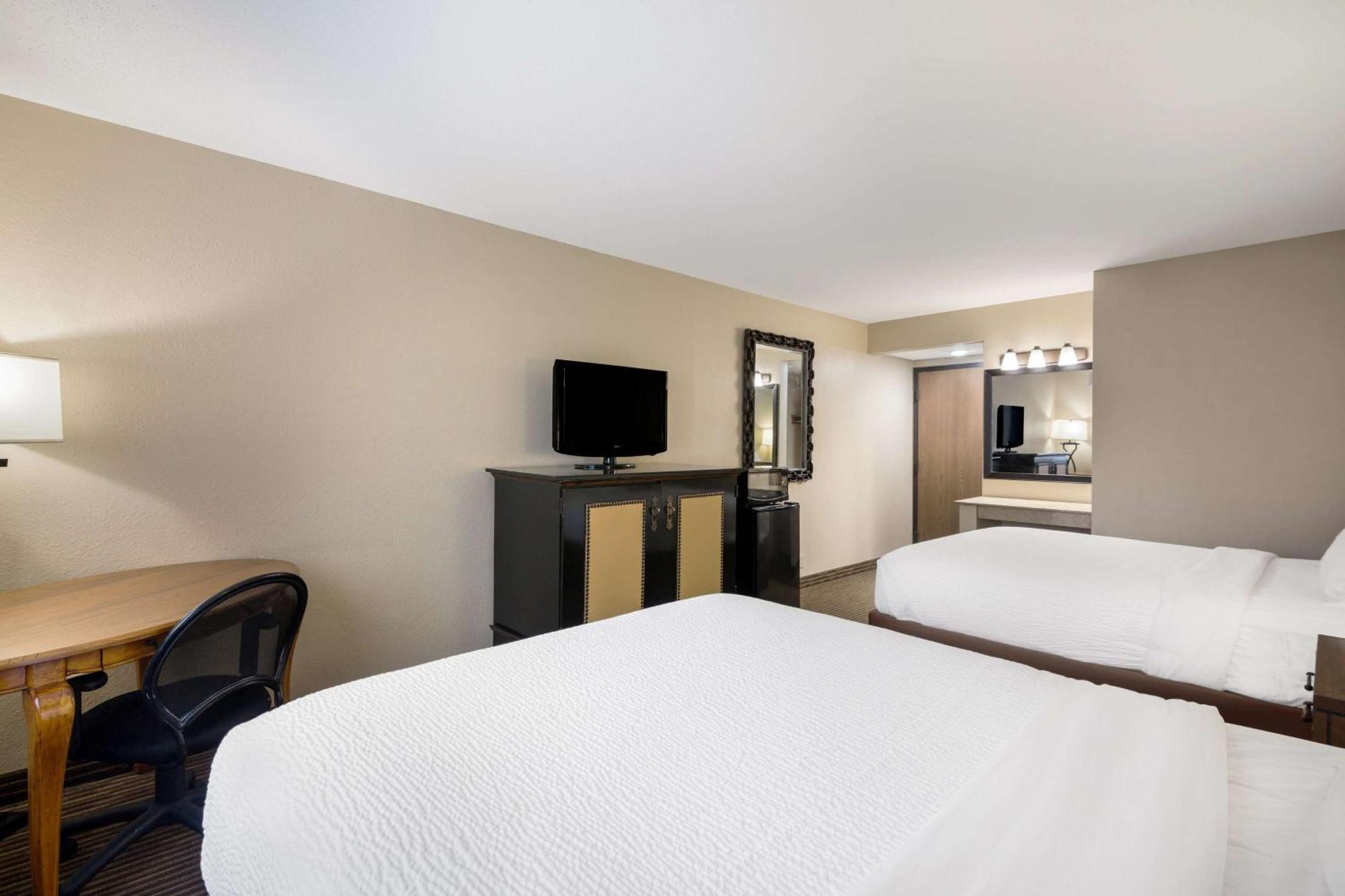 Revel Hotel Minot - Surestay Collection By Best Western Dış mekan fotoğraf