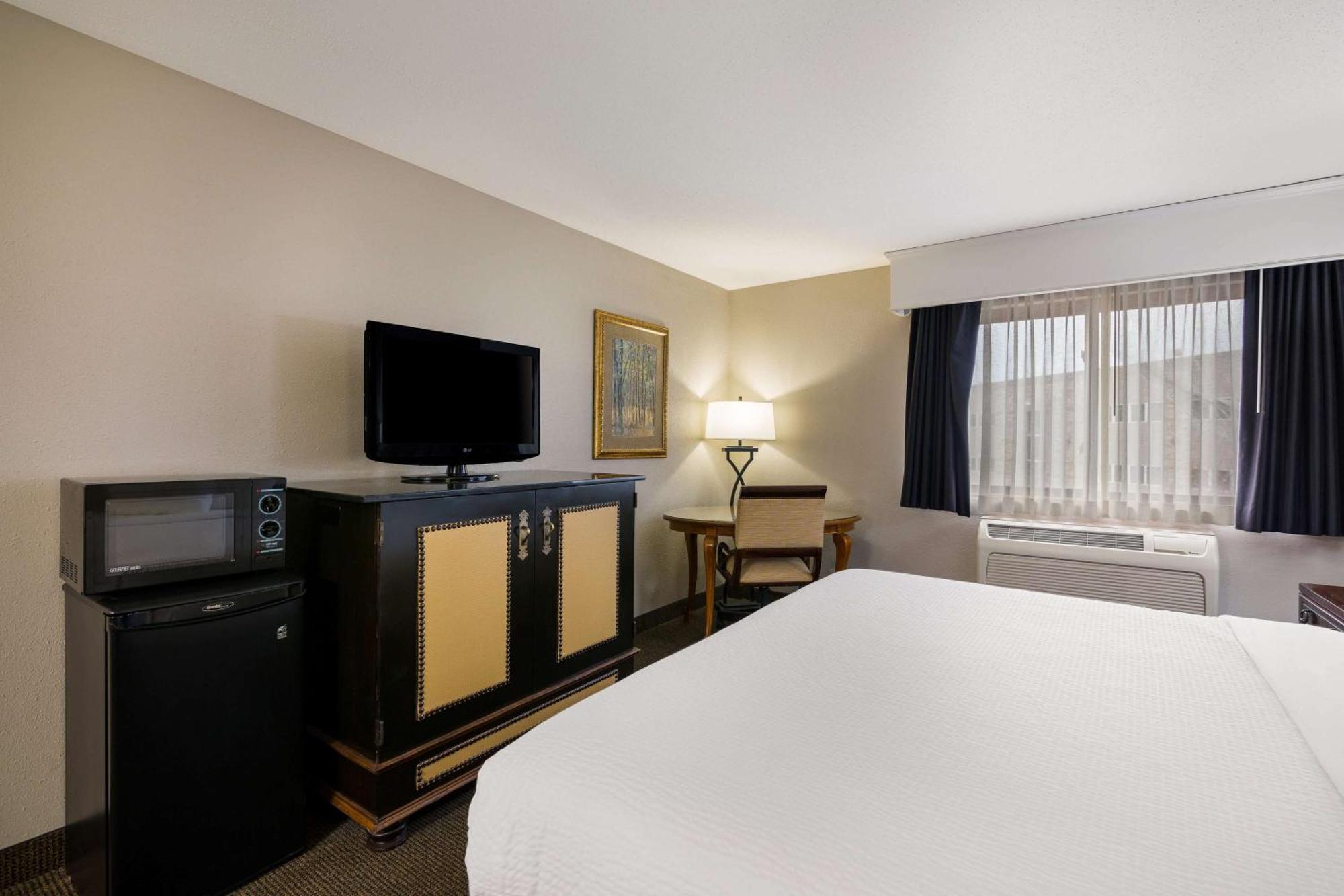Revel Hotel Minot - Surestay Collection By Best Western Dış mekan fotoğraf