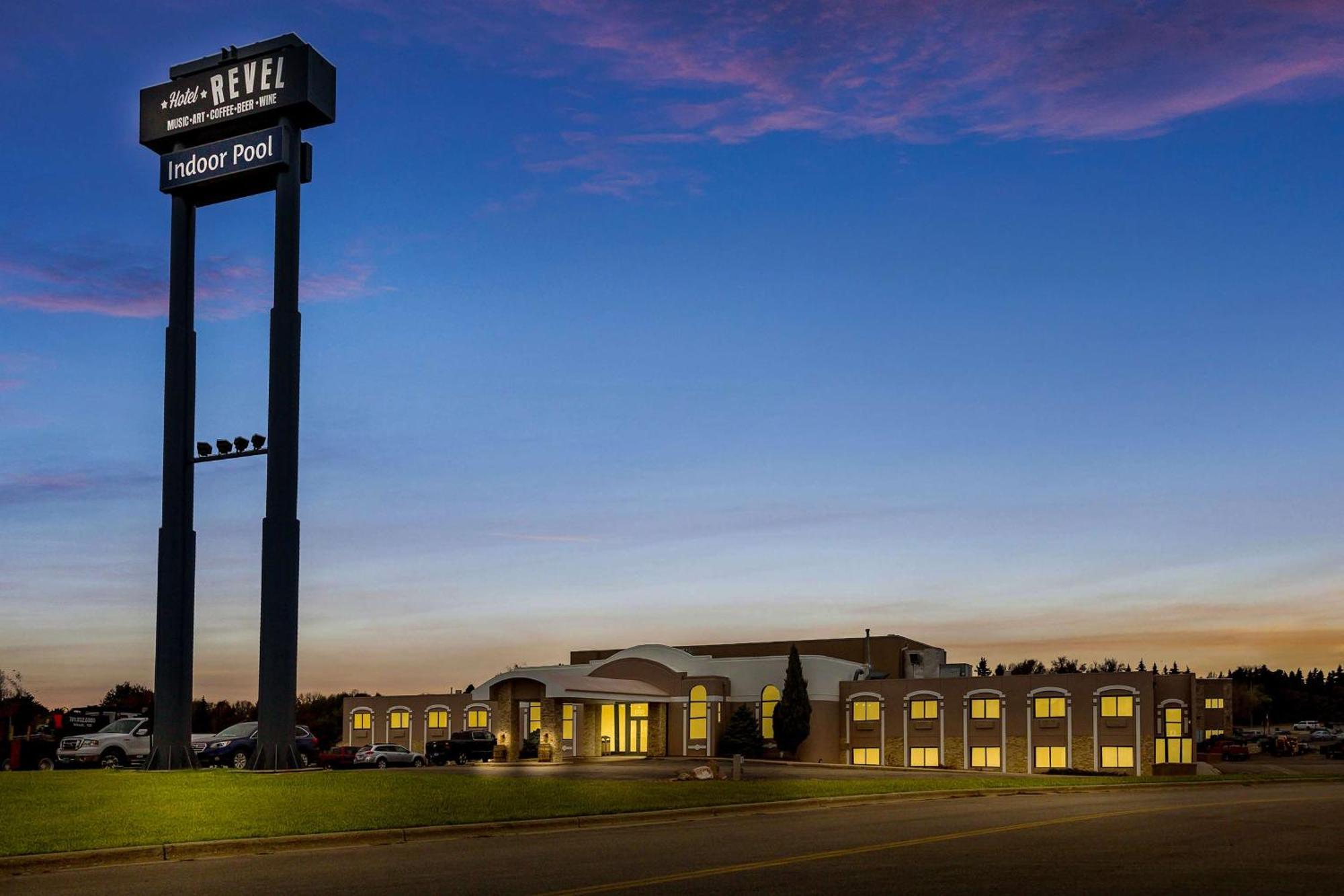 Revel Hotel Minot - Surestay Collection By Best Western Dış mekan fotoğraf