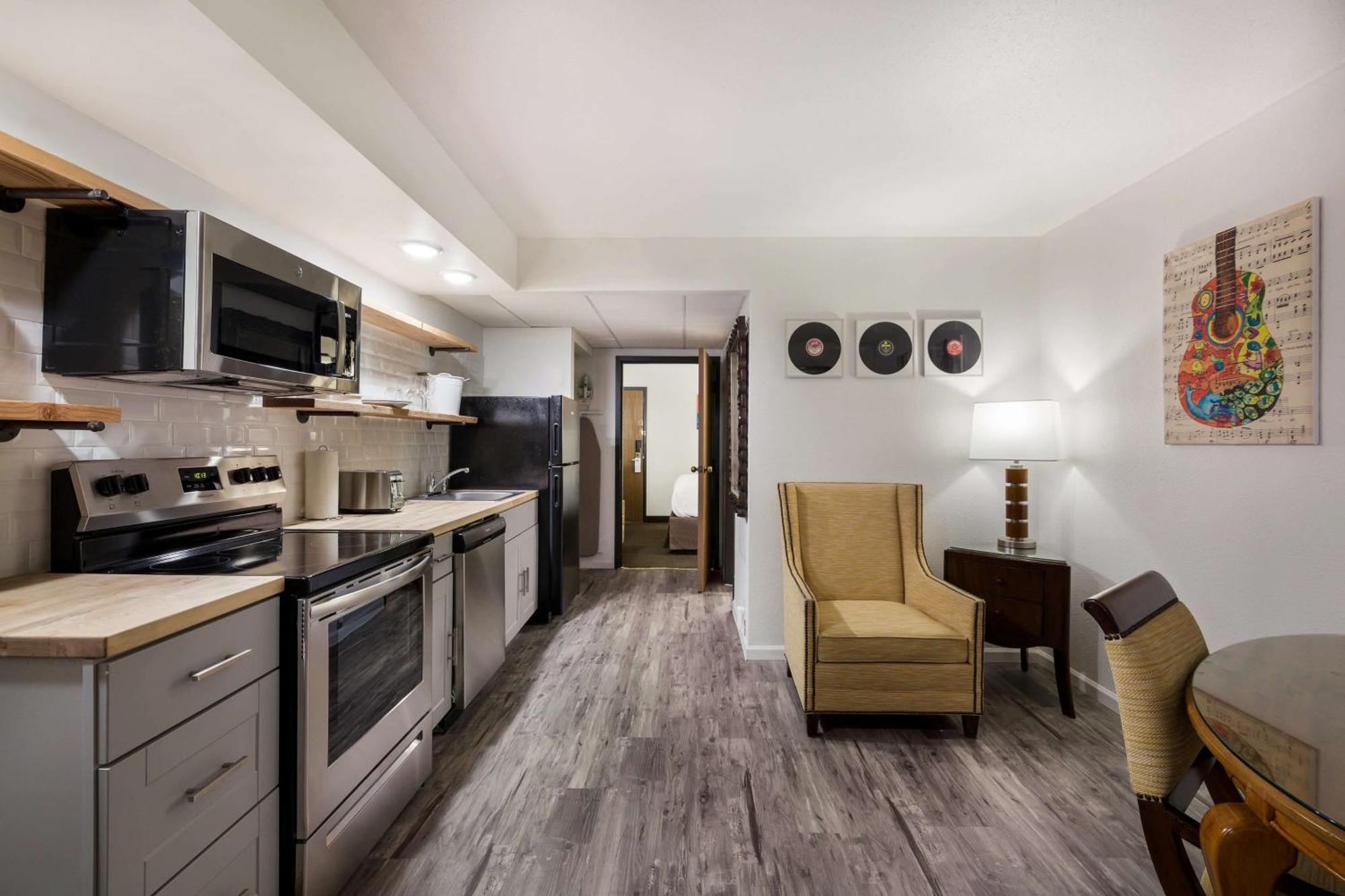 Revel Hotel Minot - Surestay Collection By Best Western Dış mekan fotoğraf